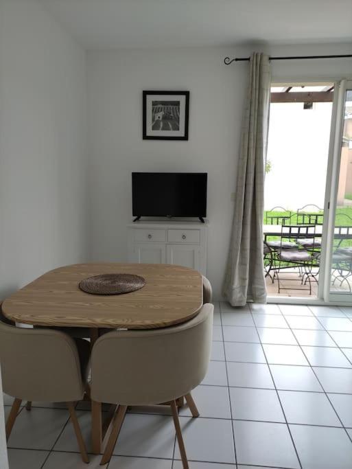 Apartamento La Provencale Saint-Saturnin-lès-Avignon Exterior foto