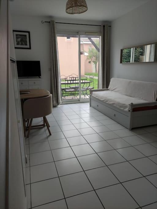 Apartamento La Provencale Saint-Saturnin-lès-Avignon Exterior foto
