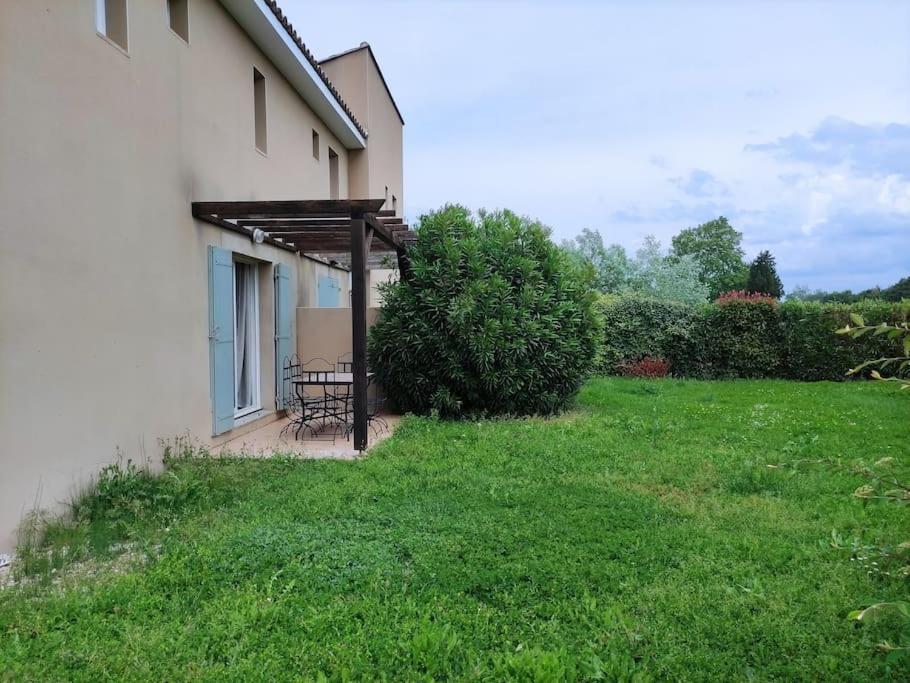 Apartamento La Provencale Saint-Saturnin-lès-Avignon Exterior foto