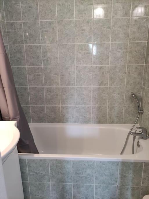 Apartamento La Provencale Saint-Saturnin-lès-Avignon Exterior foto