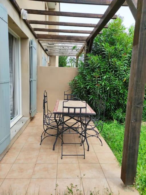 Apartamento La Provencale Saint-Saturnin-lès-Avignon Exterior foto