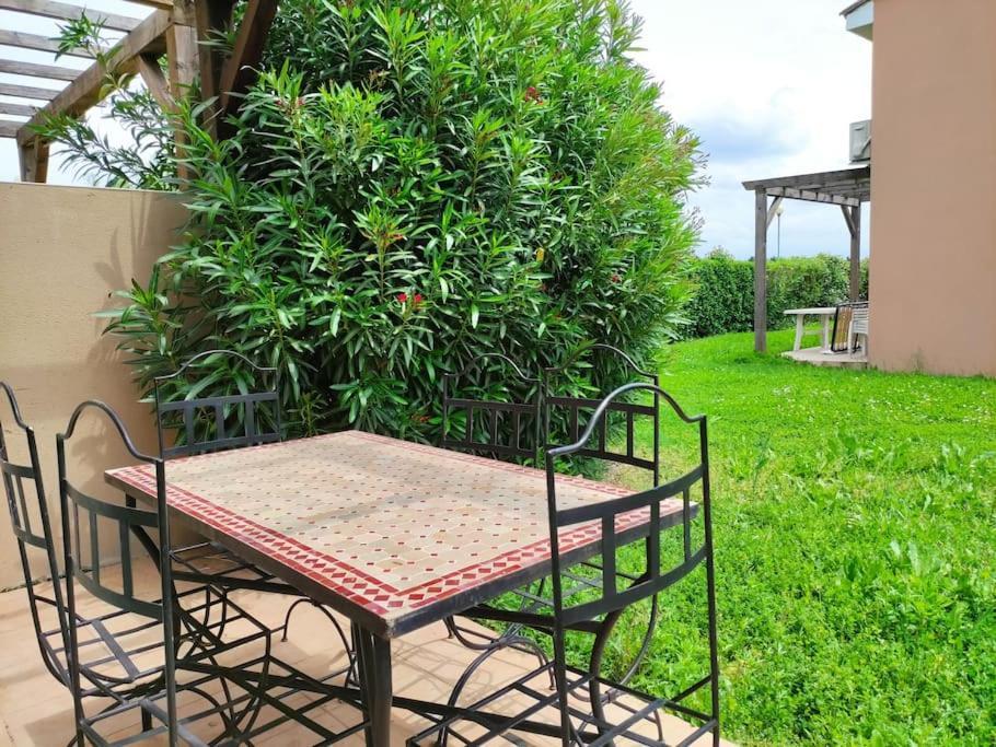 Apartamento La Provencale Saint-Saturnin-lès-Avignon Exterior foto